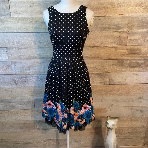 Suzy Shier Dresses & Skirts - Suzy‎ Shier polka  dot dress in size x-small